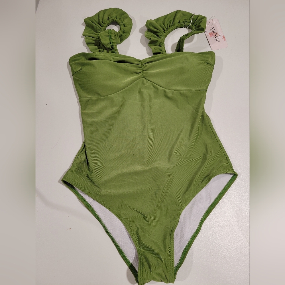 Swimsuit Green One-Piece Swimsuit NWT ❤️❤️